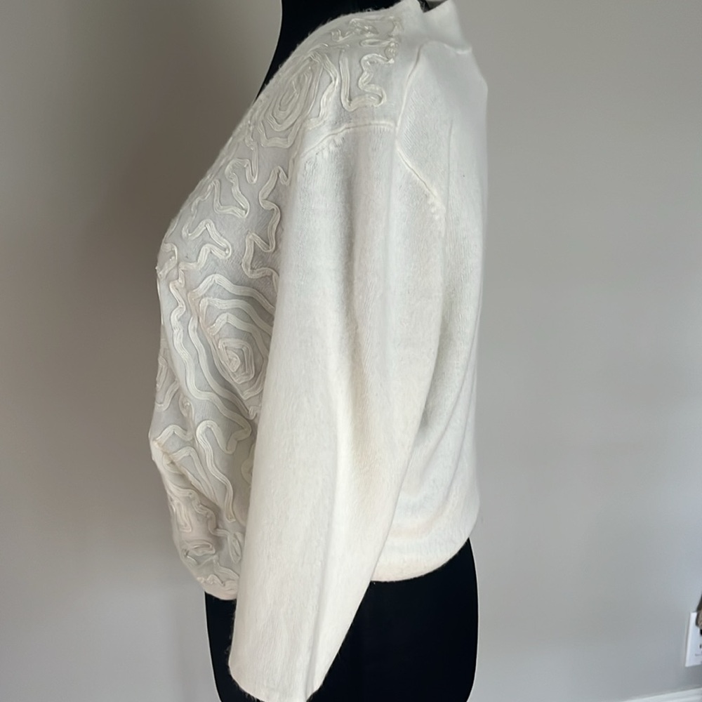 Cute Vintage Cream Sweater! - Picture 4 of 5
